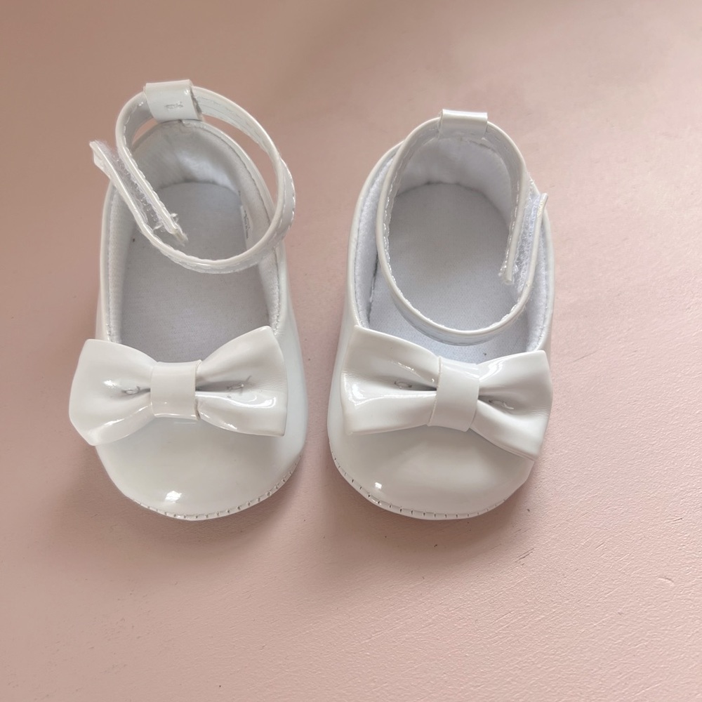 White Patent Leather Baby Shoe with Bow